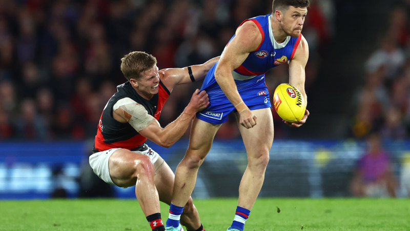 AFL 2024 round five LIVE updates: Bombers on target amid relentless Doggies’ offensive threat