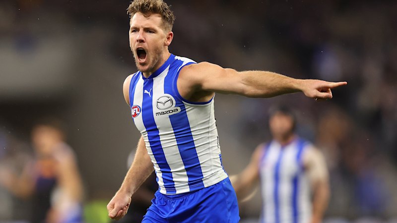 North Melbourne vs Fremantle LIVE: Dockers deny Roos as Jackson’s late goal snuffs out late comeback; Cameron backs Smith as Cats thump Dons