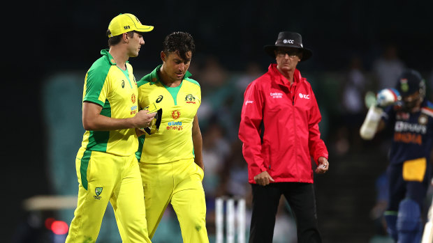 Stoinis leaves the SCG with 'left side pain'. 