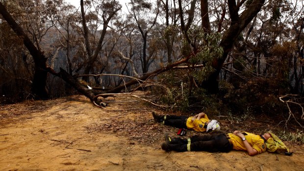 RFS firefighters in the lower Blue Mountains on Friday worked ahead of deteriorating weather conditions to fortify containment lines.
