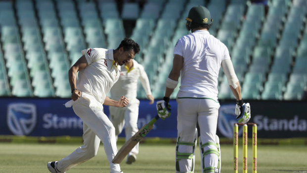 Mitchell Starc dismissed Faf du Plessis during the first Test in South Africa in 2018.
