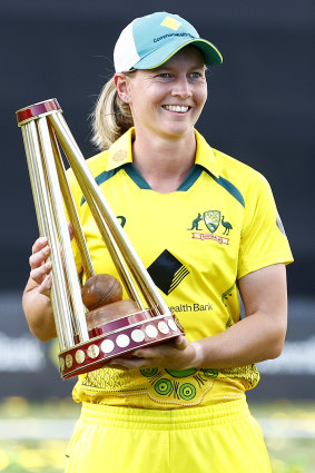 Australian captain Meg Lanning with the trophy.