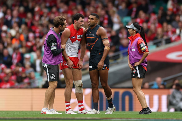 Callum Brown apologises to Tom McCartin after his head-high bump in the derby.