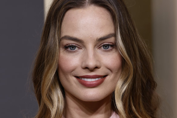 Margot Robbie’s make-up artists used two lipsticks to achieve the perfect pink pout. 