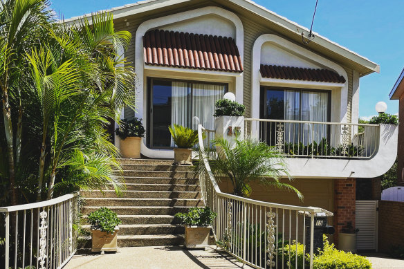 When Sandy Weir spotted this home by the late Gino Volpato, she says she nearly crashed her car.  