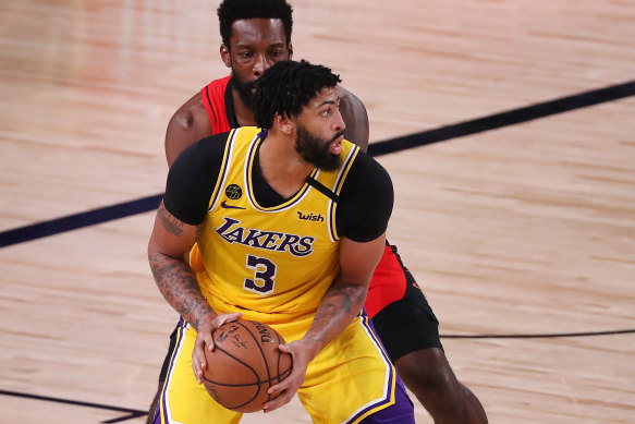 Anthony Davis in action for the Lakers against the Rockets.