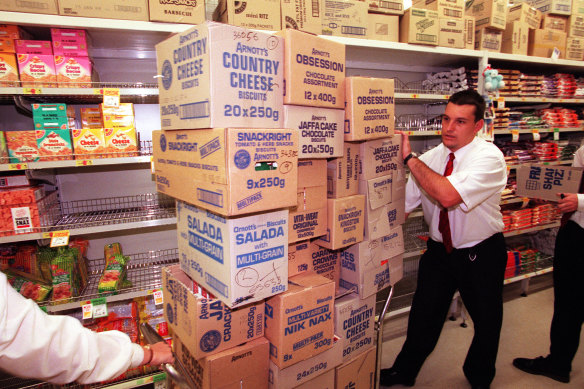 Woolworths staff remove Arnott’s products, Neutral Bay, February 14, 1997.