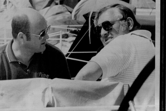 Peter de Savary in 1983, left, with controversial Australian businessman Alan Bond, his America’s Cup rival. 