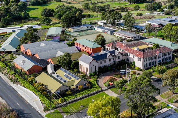 The 5 hectare site of the former Colmont School.