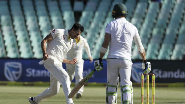Mitchell Starc dismissed Faf du Plessis during the first Test in South Africa in 2018.