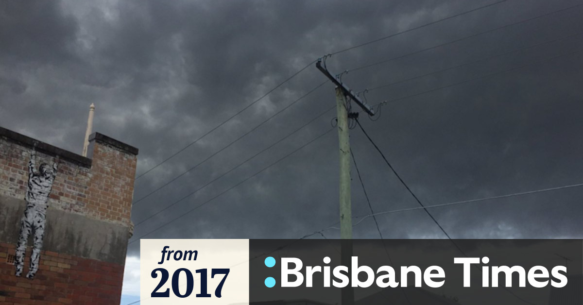 Hundreds without power after damaging winds rip through south-east Qld