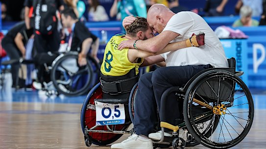 Steelers coach Brad Dubberley (right) hugs Australian player Ben Fawcett after the side’s loss to Japan.