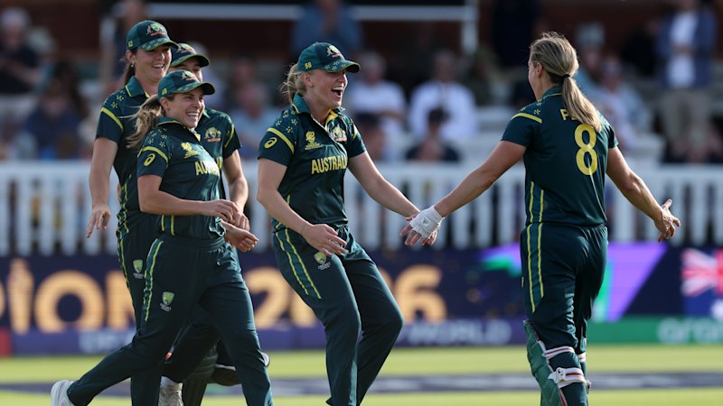 Australia turn screws on England in T20 World Cup final