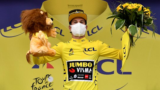 Primoz Roglic takes yellow from Adam Yates.