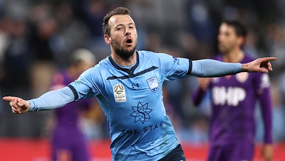 Adam Le Fondre will spend the next A-League season on loan to Indian club Mumbai City.