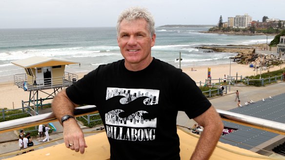 Dr Rob Brander or "Dr Rip", warns people against using "human chains" for rescues. 