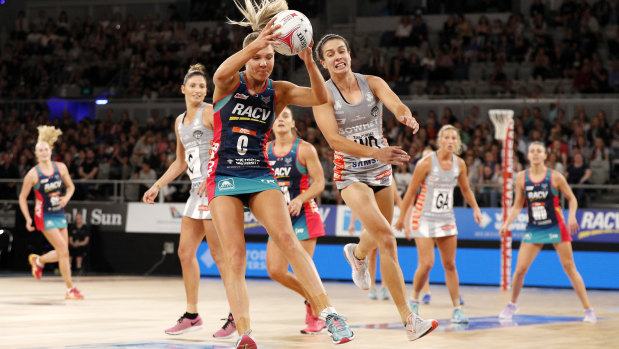 Kate Moloney in action for the Vixens.