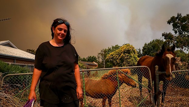 Rawlings diz que ficou para proteger sua casa e seus animais.