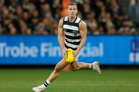 Joel Selwood on the burst against Collingwood in the qualifying final.