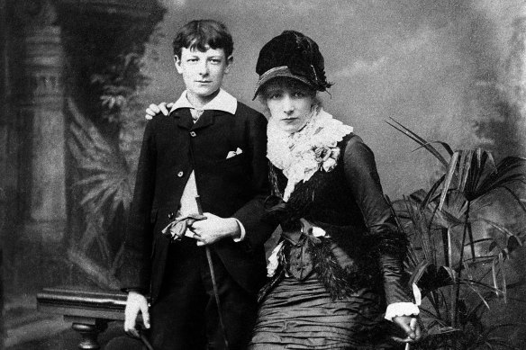 Sarah Bernhardt with her son, Maurice, circa 1880. He described her decision to play Hamlet as ″⁣a disaster″⁣.