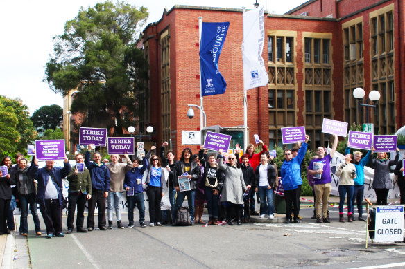 Melbourne University staff strike on campus in 2013.