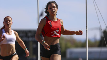 Teenage sprint sensation who aims to ‘run like Cathy’ races into Stawell Gift semi-final
