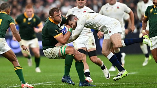 PARIS, FRANCE - OCTOBER 21: Duane Vermeulen of South Africa is tackled by Jonny May of England during the Rugby World Cup France 2023 match between England and South Africa at Stade de France on October 21, 2023 in Paris, France. (Photo by Dan Mullan/Getty Images)