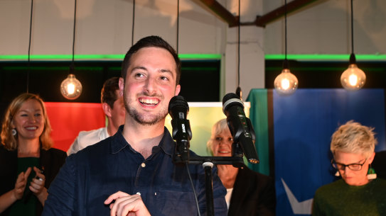 Bates edged ahead of Labor to win the seat.