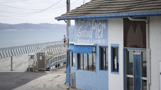 The building next to the pier in Lorne. 