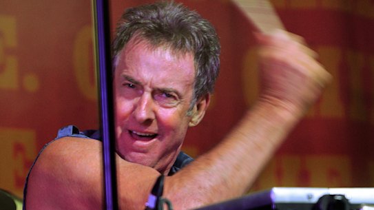 O baterista do Midnight Oil, Rob Hirst.