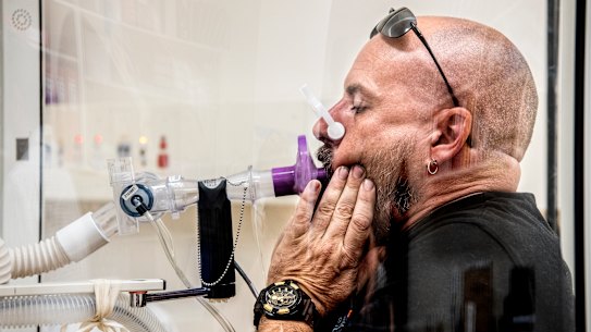 Ken Parker, a silicosis sufferer who was cutting 40 benchtops a day before he was diagnosed, undergoes a lung function test.