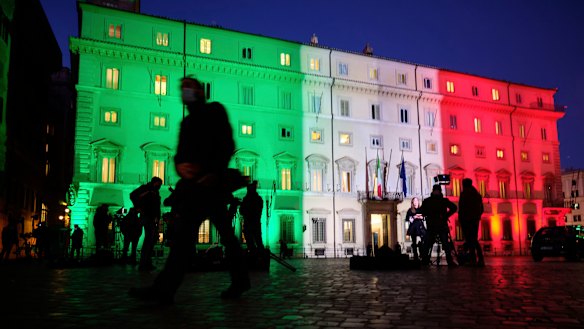 The collapse of the coalition government could bring on the early election Italy's right-wing parties want. 