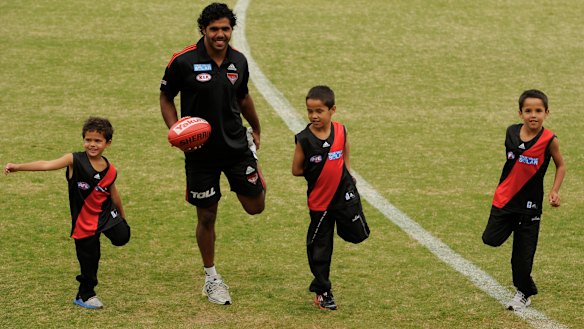 Essendon’s Alwyn Davey exercises with his children Alijah, Jayden, and Alwyn Jnr back in 2012.