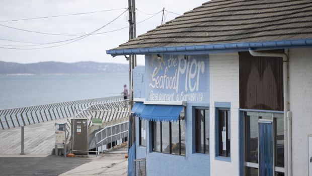 The building next to the pier in Lorne. 