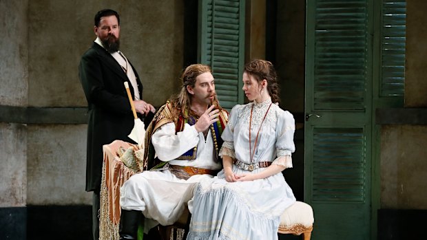 Richard Anderson as Don Alfonso, Samuel Dundas as Guglielmo and Anna Dowsley as Dorabella.