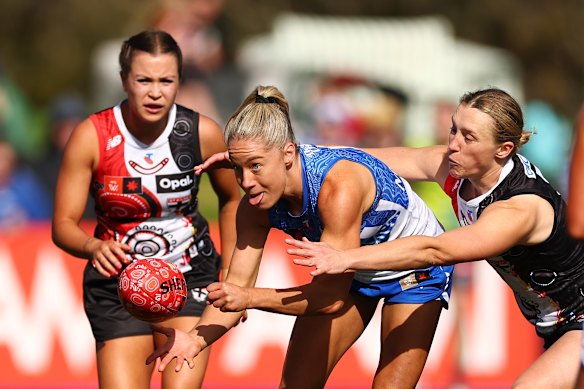 Alice O’Loughlin of the Kangaroos handballs under pressure.