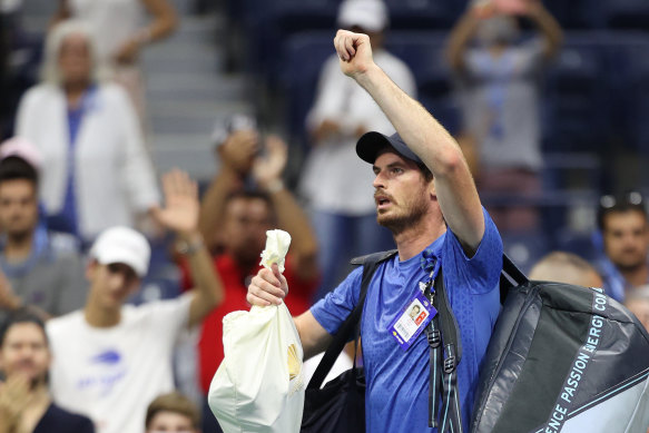 Former champion Andy Murray farewells the Flushing Meadows crowd.