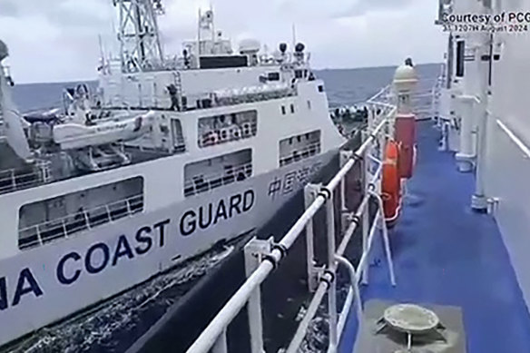 This video grab shows a Chinese coast guard ship, left, colliding with a Philippine coast guard vessel near the Sabina Shoal.