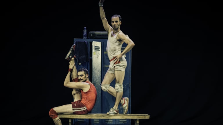 Un Pojo Royo explores themes of male vanity.
