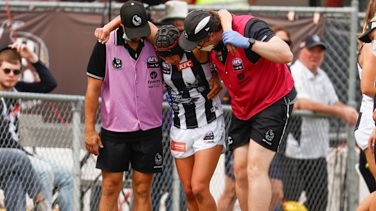MELBOURNE, AUSTRALIA - FEBRUARY 27: Brittany Bonnici of the Magpies leaves the field injured during the 2022 AFLW Round 08 match between the Collingwood Magpies and the Western Bulldogs at Victoria Park on February 27, 2022 In Melbourne, Australia. (Photo by Michael Willson/AFL Photos via Getty Images)
