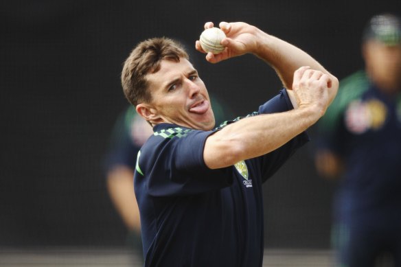 Brad Hogg trains at the MCG after annoucing his retirement in 2008.