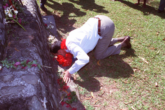 Prime Minister Paul Keating kissing the Kokoda monument. 26 April 1992.