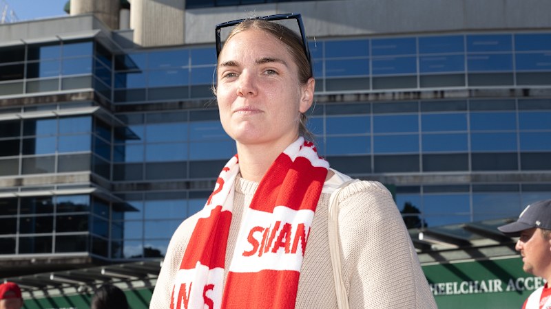 Sydney Swans women's team smashes crowd record after club's horror week