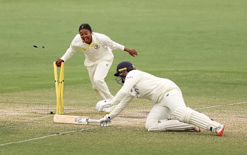 Australia’s Alana King runs out England’s Anya Shrubsole on a dramatic final day of the Test. 