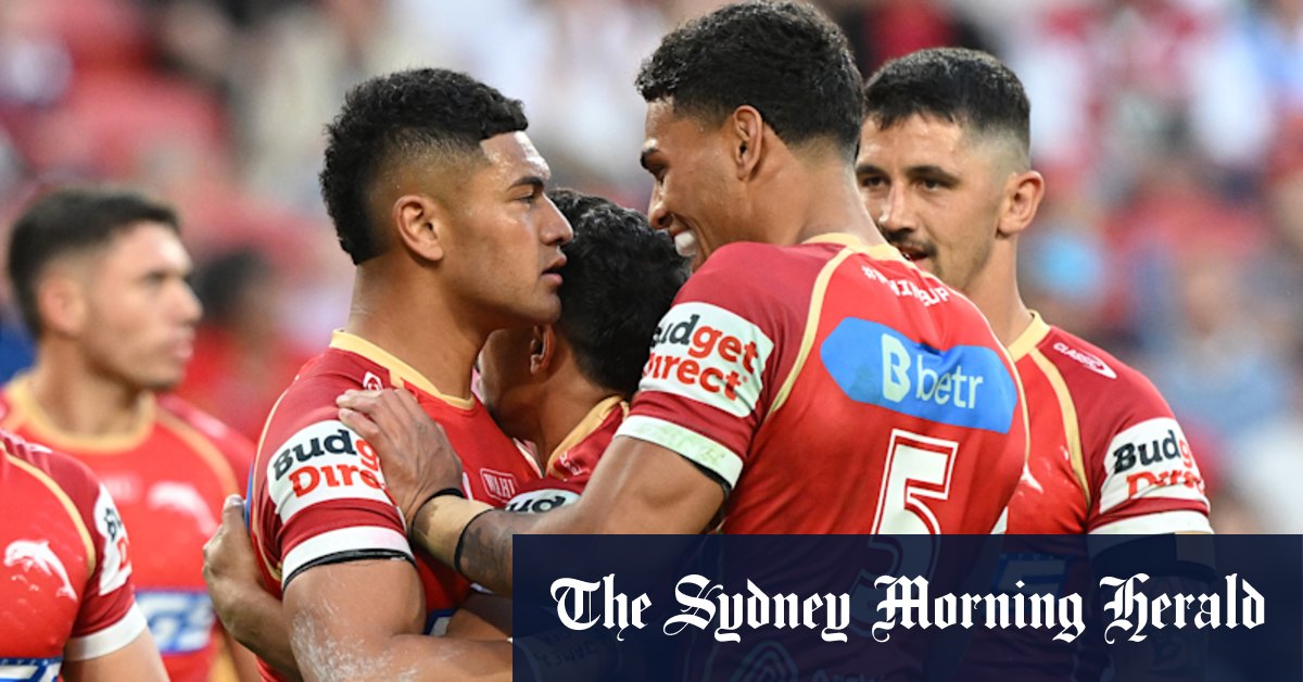 Wayne Bennett is no longer Dolphins coach. He can still get them into the finals