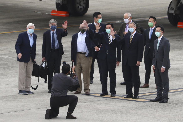 From left, former US senator Chris Dodd, former deputies secretary of state James Steinberg and Richard Armitage have their photo taken with Taiwanese Foreign Minister Joseph Wu upon arrival in Taipei, Taiwan.