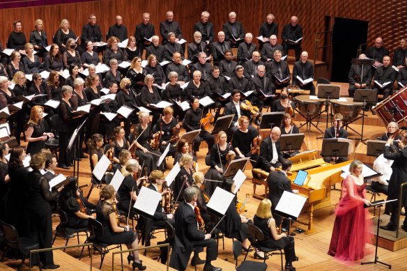 Arranging the singers on the stage around the orchestra gave cohesive focus to the choral balance.