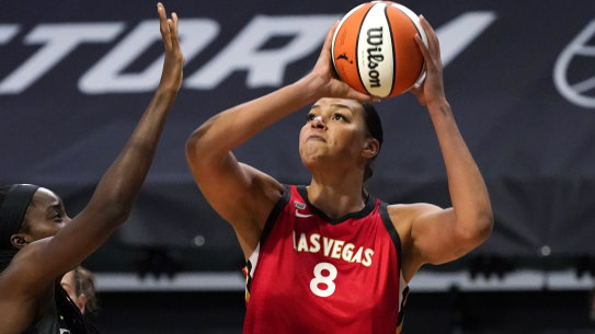 Liz Cambage in action for the Las Vegas Aces.