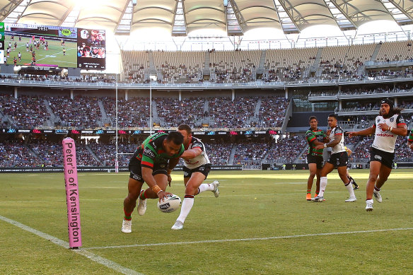 Richard Kennar runs in for a try during the round one match between the Rabbitohs and Warriors at Optus Stadium in 2018.