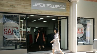 Fashion retailer Jeanswest has entered voluntary administration, with almost 1000 jobs at risk.